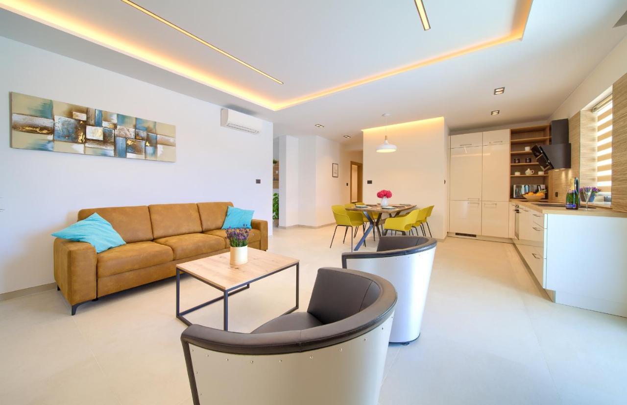 Unique Apartment With Private Pool Krk Town Exterior photo